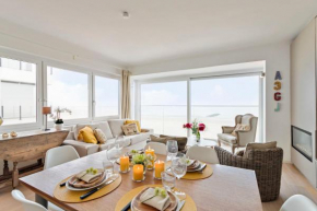 Charming sea-view apartment in Knokke-Duinbergen with parking